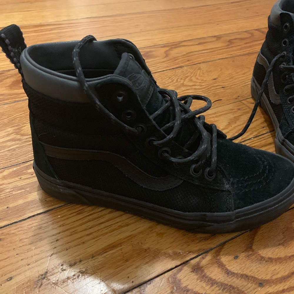 Vans MTE black hi top 7 in women’s